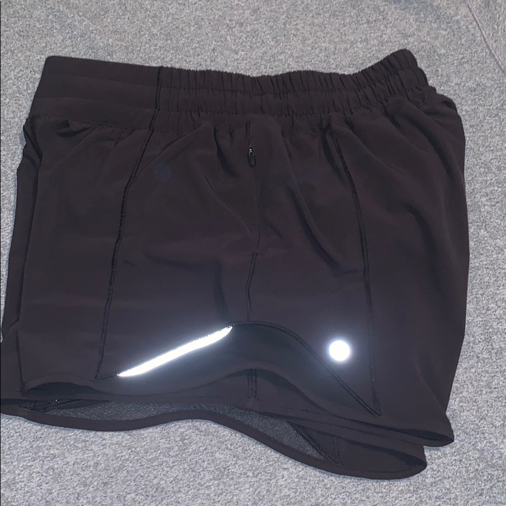 black lululemon shorts